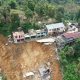 Kondisi Longsor di Palopo yang menyebabkan jalan Palopo-Toraja terputus. (net)