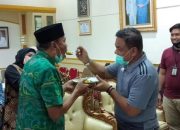 Rayakan Ulang Tahun ke 61, Bupati Bone Suapi Wakil Bupati Bone