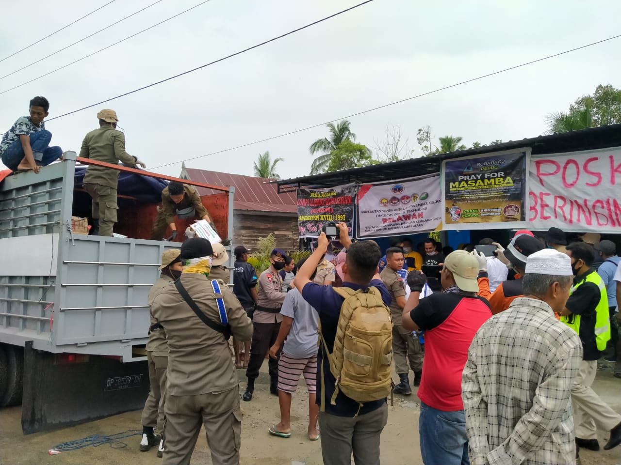 Penyaluran Bantuan di Desa Beringin Jaya Kecamatan baebunta Selatan Luwu Utara