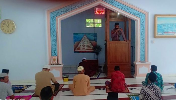 Berikan Imbauan di Masjid Poleonro, Wakapolsek Lamuru Tebarkan Pesan Kamtibmas