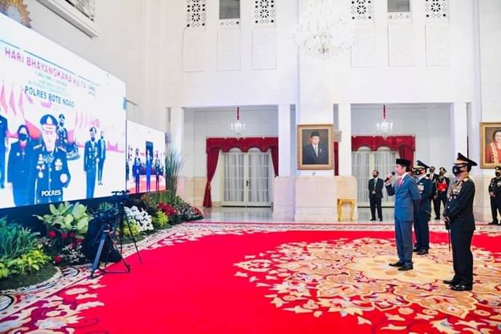Presiden Jokowi Dodo menyampaikan tujuh instruksi kepada Polri pada acara peringatan ke-74 Hari Bhayangkara yang digelar di Istana Negara, Jakarta, Rabu, 1 Juli 2020. (Foto : Biro Pers Istana Kepresidenan )