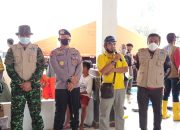 Hari Kedua Di Masamba, Rombongan “Bone Peduli” Distribusikan Logistik ke KKMB
