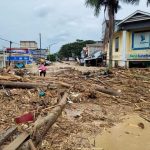 Banjir Bandang yang melanda Kabupaten Luwu Utara Sulawesi Selatan Senin 13 Juli 2020 lalu,menyebabkan sejumlah infrastruktur rusak berat dan puluhan orang meninggal dunia. (ist)
