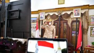 Gubernur Sulsel Ikuti Upacara HUT RI Ke-75 Bersama Presiden Jokowi dengan Pakaian Adat Bugis-Makassar