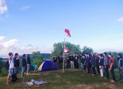 Pemuda Aprima Masalle Kecamatan Tonra Kibarkan Bendera Merah Putih di Puncak Cempae