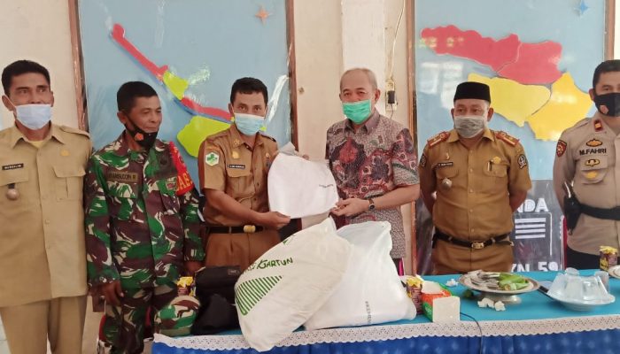 Kunjungan ke Cenrana, AMM Serahkan APD dan Beras ke Pasien Kurang Mampuu
