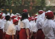 Mendikbud Tegaskan Sekolah Tak Boleh Wajibkan Siswa Berseragam Model Pakaian Agama Tertentu