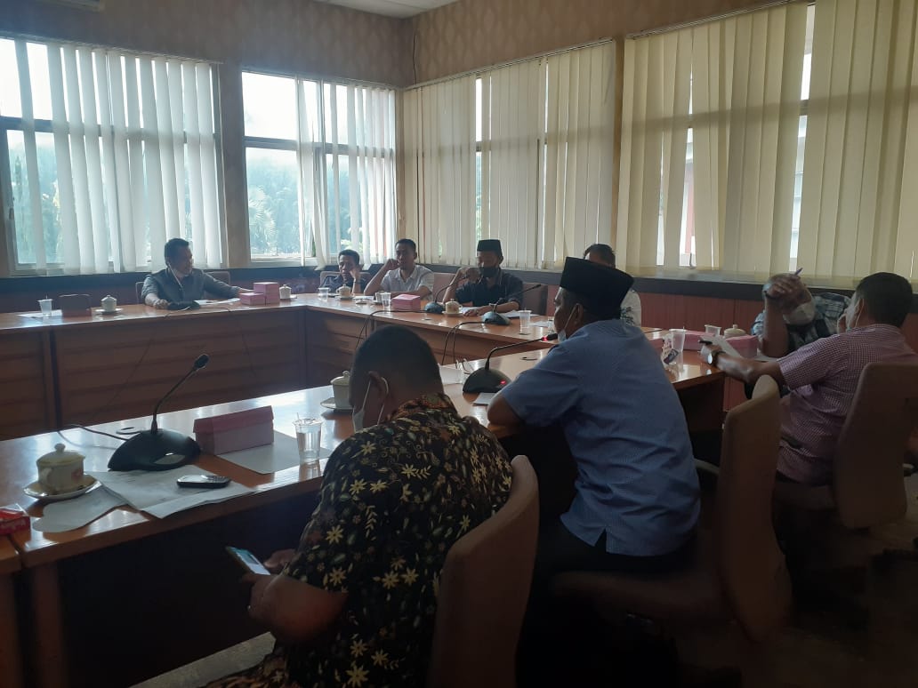 Rapat komisi II DPRD Bone