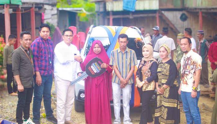 Niat Nabung Beli Mobil, Dua Petani di Bone Dapat Hadiah Mobil Dari BRI Kantor Cabang Watampone