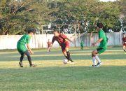 Laga Persahabatan PS Bhayangkara Polres Bone VS PS Jurnalis Bone Tersaji di Stadion Lapatau
