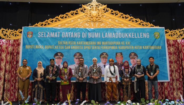 Usai Lawatan di Bone, Rombongan Bupati Kukar dan Sultan Kutai Kartanegara disambut Bupati Wajo