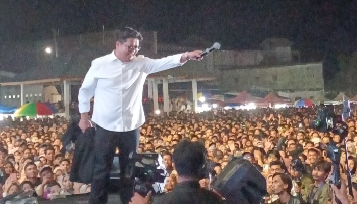 Cerita Haji Rendi Solihin, Hampir Lahir di Pesawat, Pulang Kampung Tunaikan Nasar, Boyong Artis Hingga Pejabat Kukar