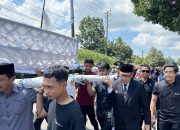 Wabup Andi Akmal Turut Gotong Jenasah Camat Palakka Andi Timbang Terima ke Peristirahatan Terakhir