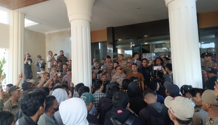Aneh Bin Ajaib, Rakyat Ribut Tolak PBB Naik, Pemkab Bone Malah Apresiasi Kades Pelunasan PBB 