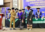 Bupati Andi Asman Serahkan Bantuan Rp 24 Juta untuk Mahasiswa Lulusan Terbaik dan Kurang Mampu di Wisuda UNIM