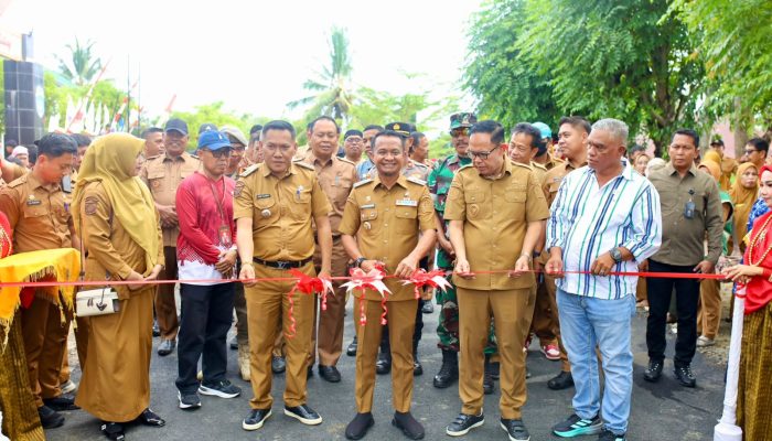 Bupati–Wabup Bone Kompak Resmikan Jalan Aspal, Warga Awang Tangka Sambut Antusias