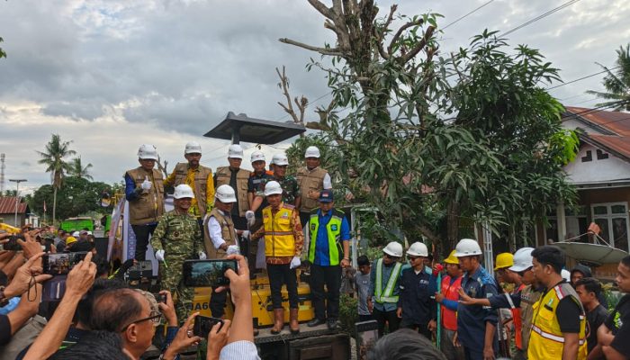 Proyek Jalan Terbesar Sulsel Dimulai di Bone, Andi Sudirman Target Tuntaskan 1.000 Km Jalan