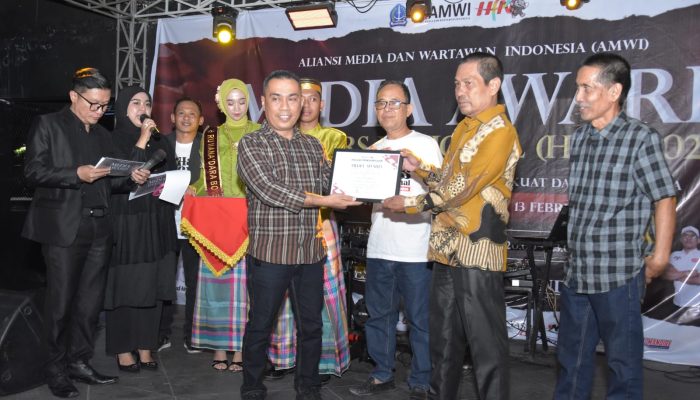 Dua Jurnalis Senior Bone  Dianugerahi Tokoh Pers Inspiratif di Media Award HPN 2026